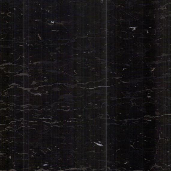 Lantai dapur marmer tampak mengkilap seperti kamar mandi